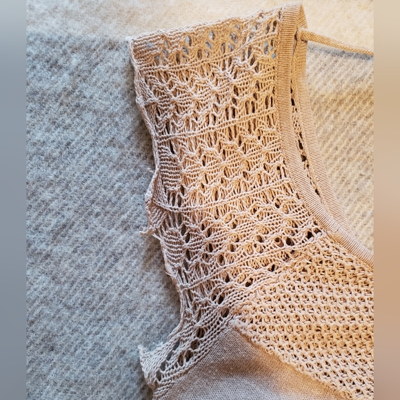 Le Chateau 100% cotton top w crochet cap sleeves beige neutral natural fiber - Picture 5 of 12